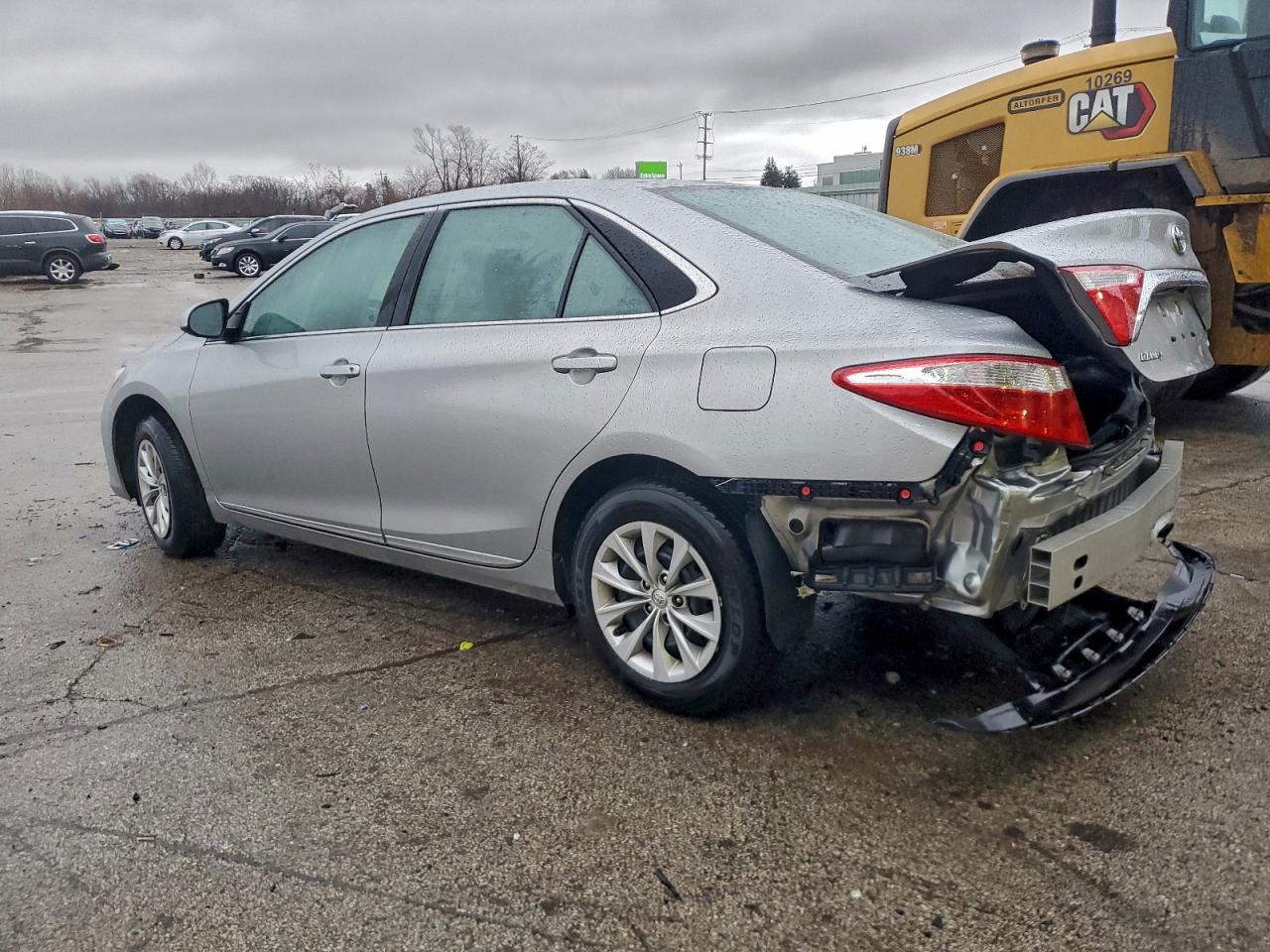2016 TOYOTA CAMRY LE photo 2