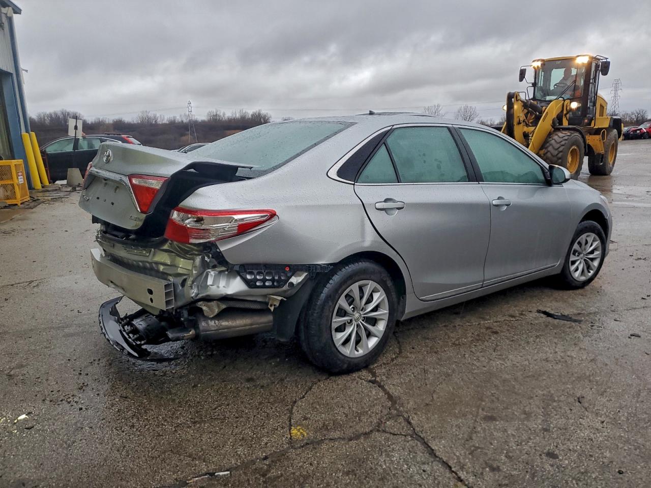 2016 TOYOTA CAMRY LE photo 3