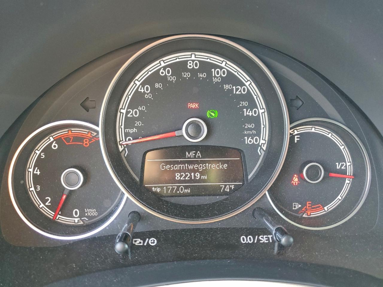 2019 VOLKSWAGEN BEETLE S photo 9