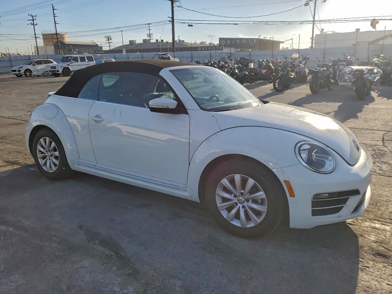 2019 VOLKSWAGEN BEETLE S photo 4