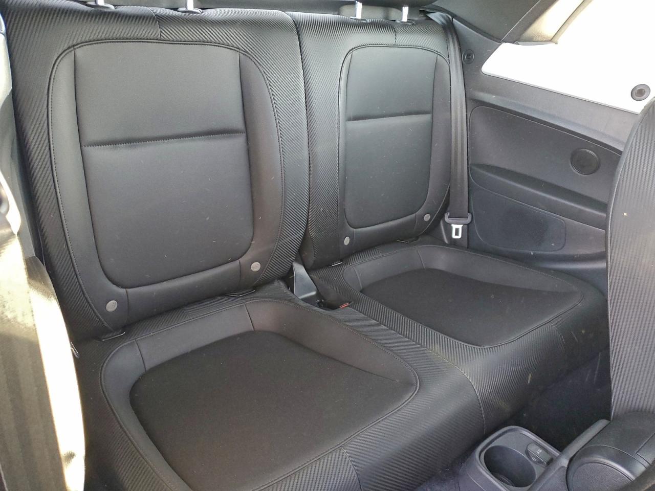 2019 VOLKSWAGEN BEETLE S photo 10