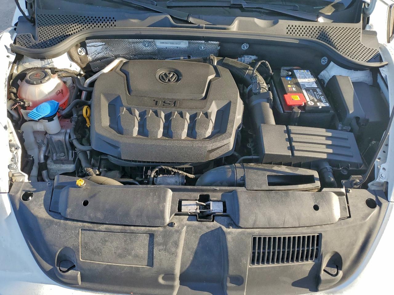 2019 VOLKSWAGEN BEETLE S photo 11