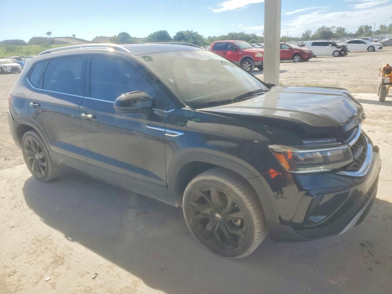 2024 VOLKSWAGEN TAOS SE photo 4