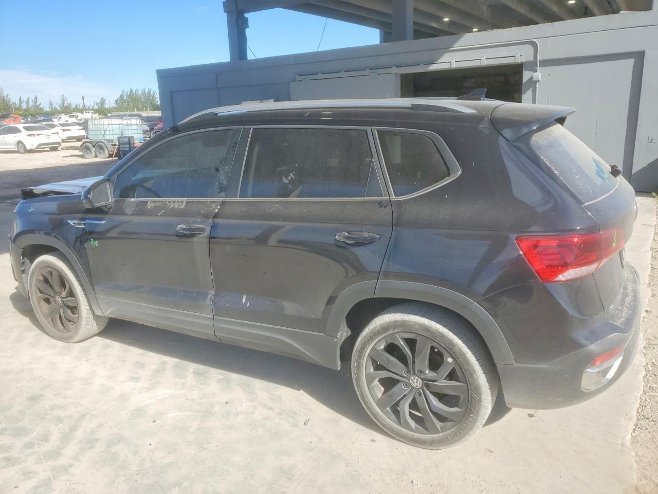 2024 VOLKSWAGEN TAOS SE photo 2