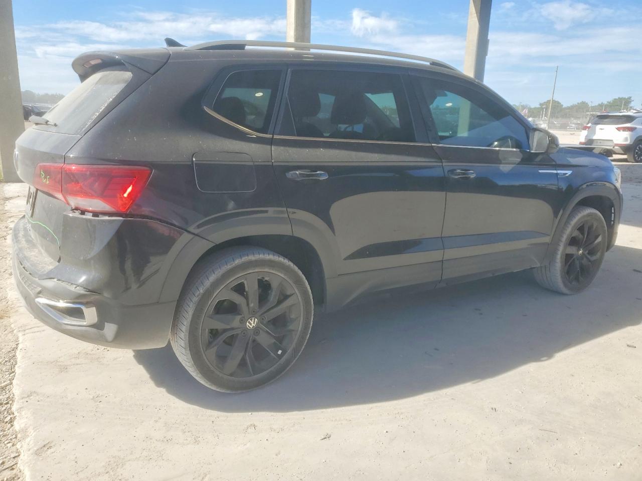 2024 VOLKSWAGEN TAOS SE photo 3