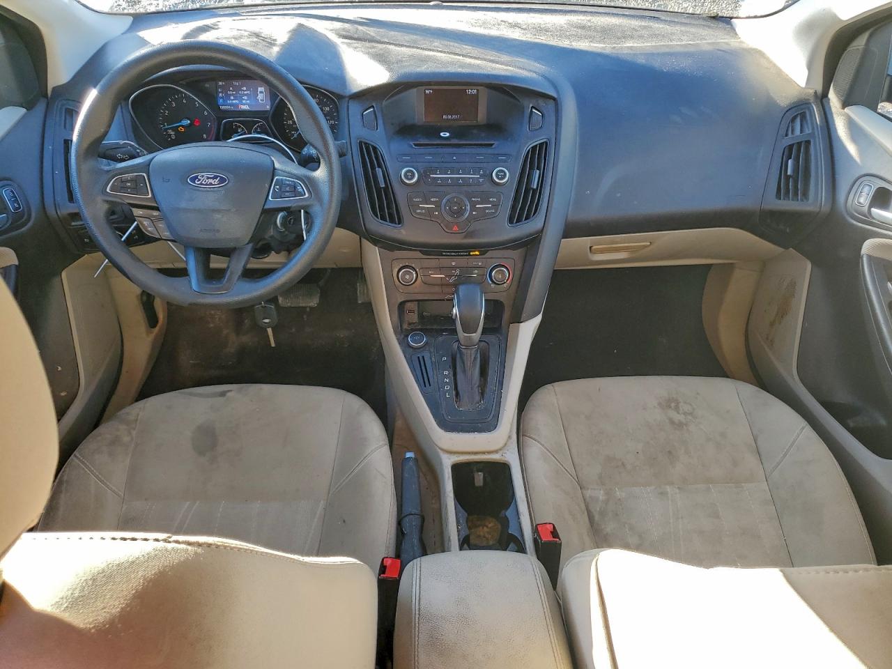 2017 FORD FOCUS SE photo 8