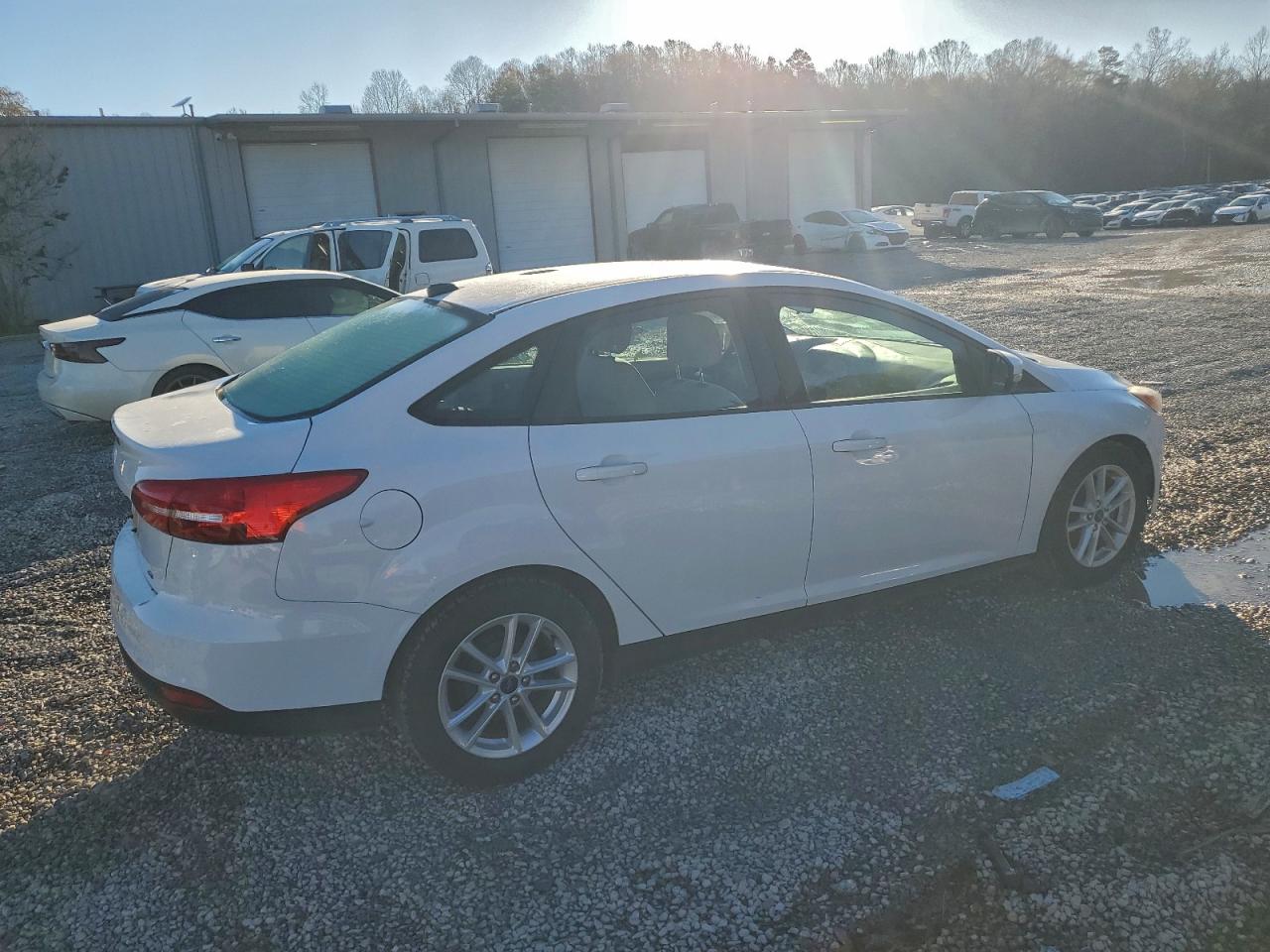 2017 FORD FOCUS SE photo 3