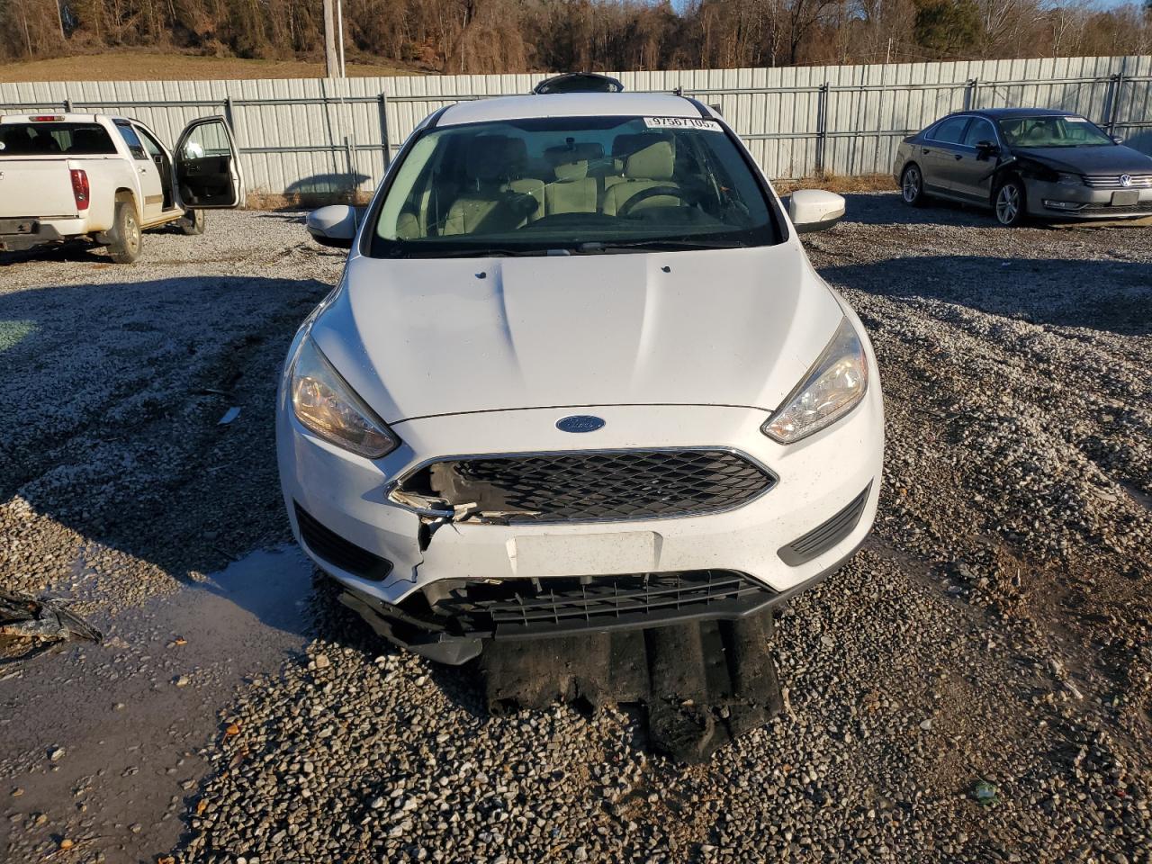 2017 FORD FOCUS SE photo 5