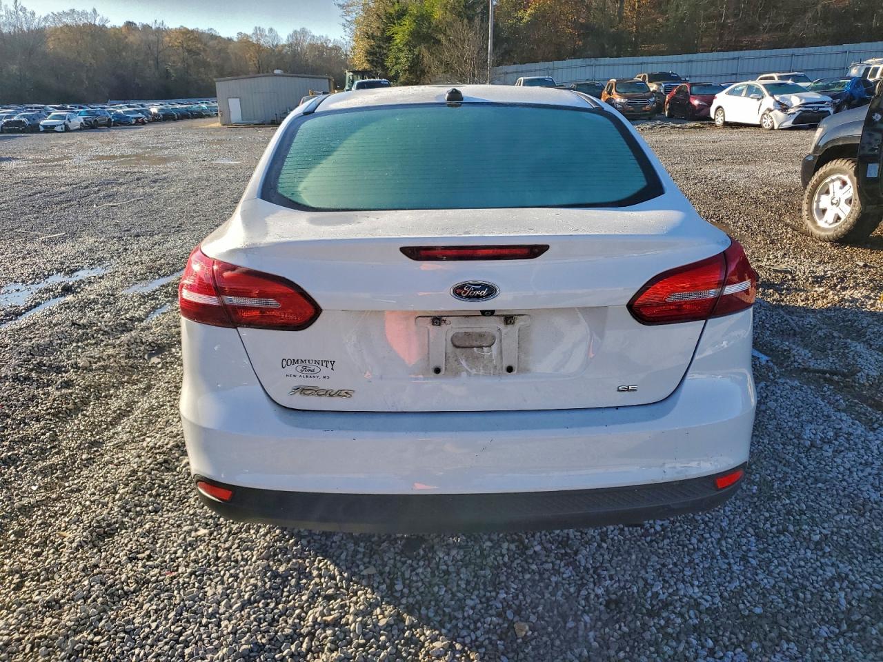 2017 FORD FOCUS SE photo 6