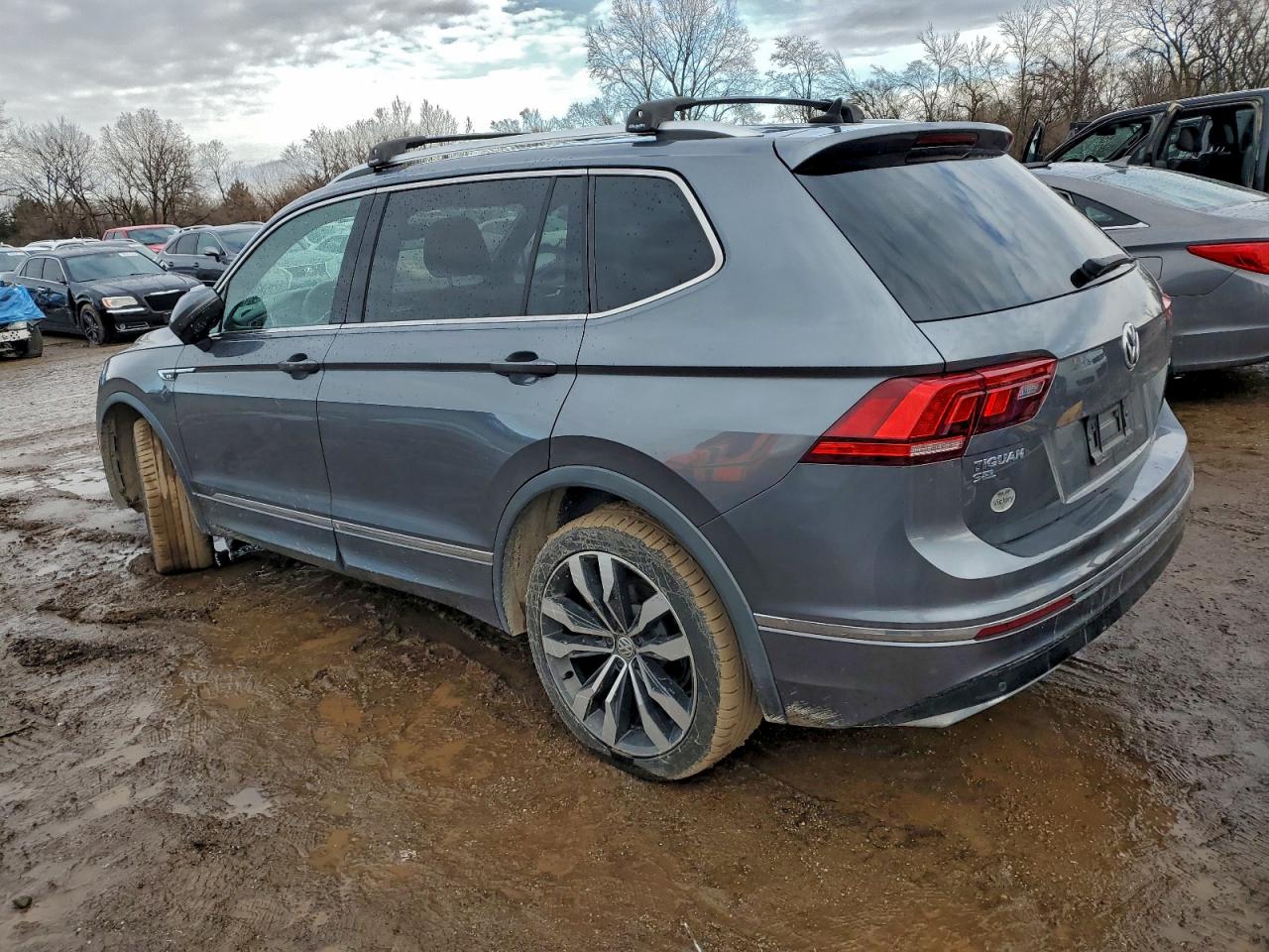 2020 VOLKSWAGEN TIGUAN SEL PREMIUM R-LINE photo 2