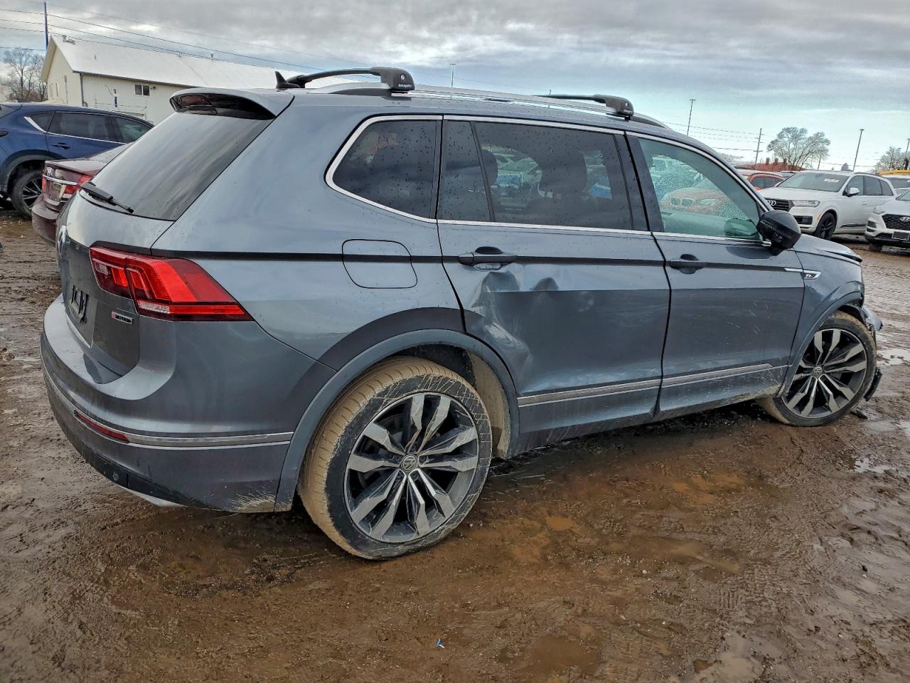 2020 VOLKSWAGEN TIGUAN SEL PREMIUM R-LINE photo 3