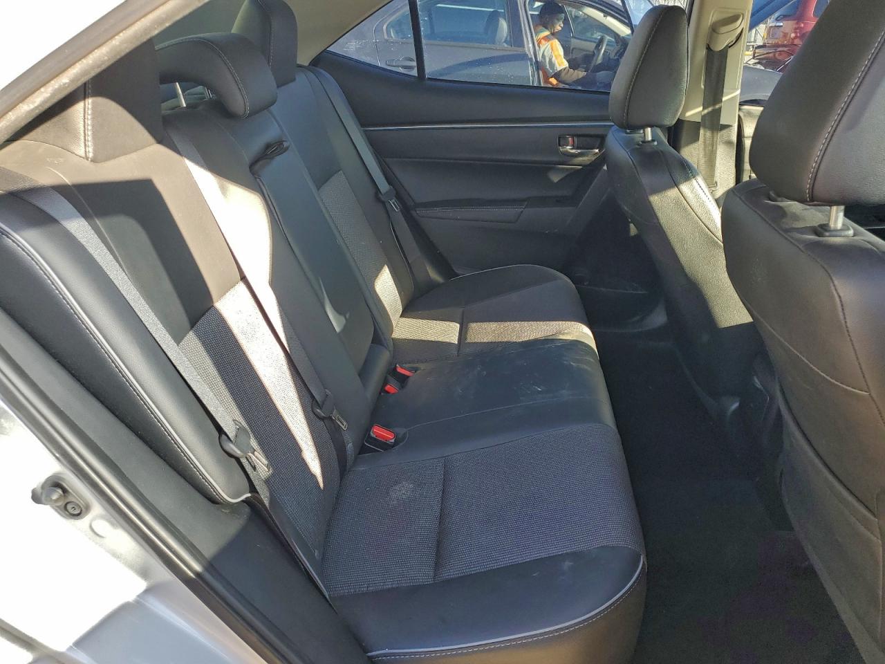 2015 TOYOTA COROLLA L photo 10