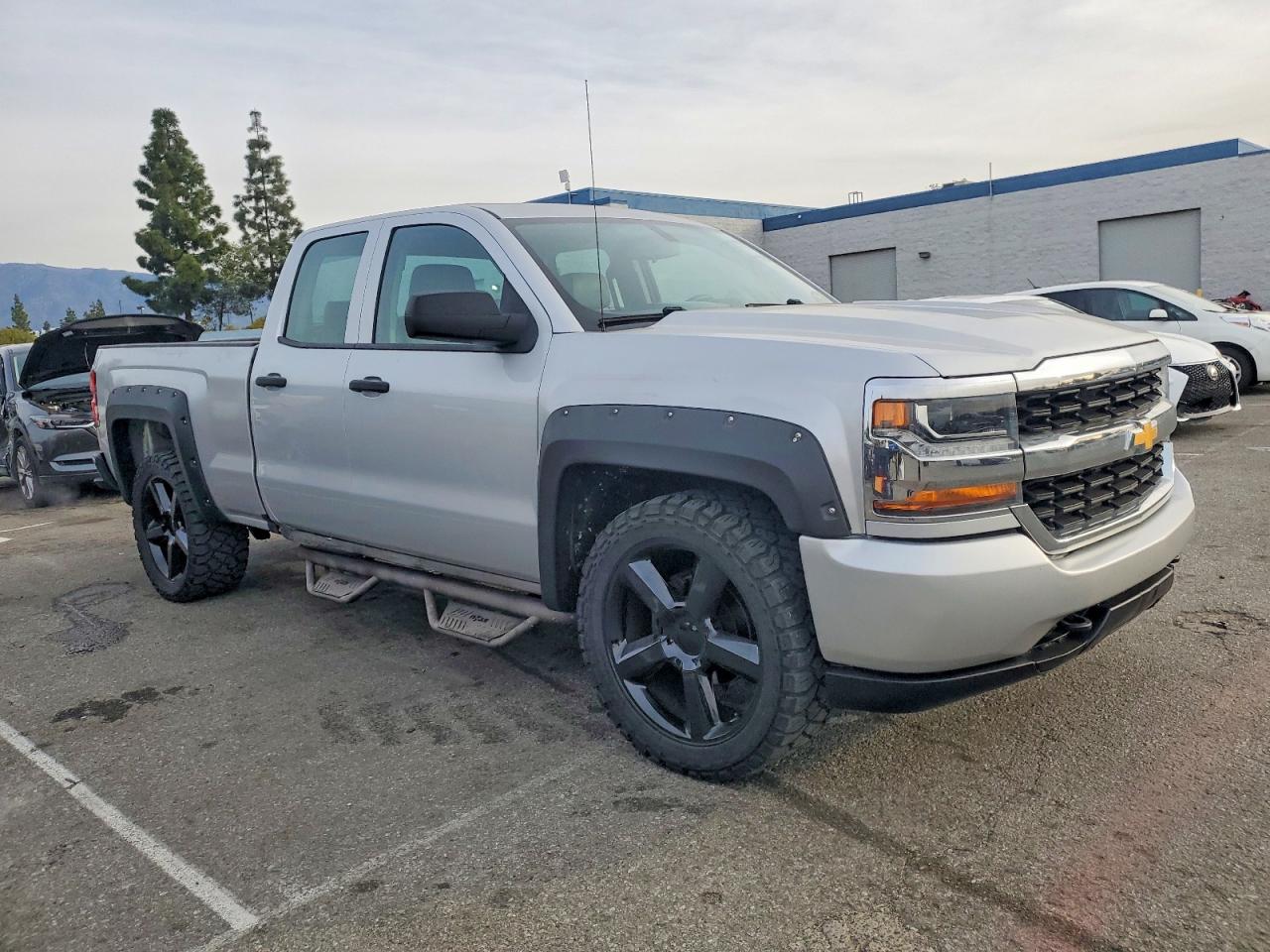 2018 CHEVROLET SILVERADO K1500 photo 4