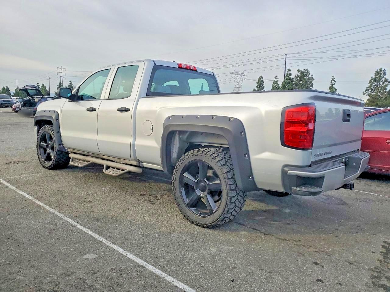 2018 CHEVROLET SILVERADO K1500 photo 2
