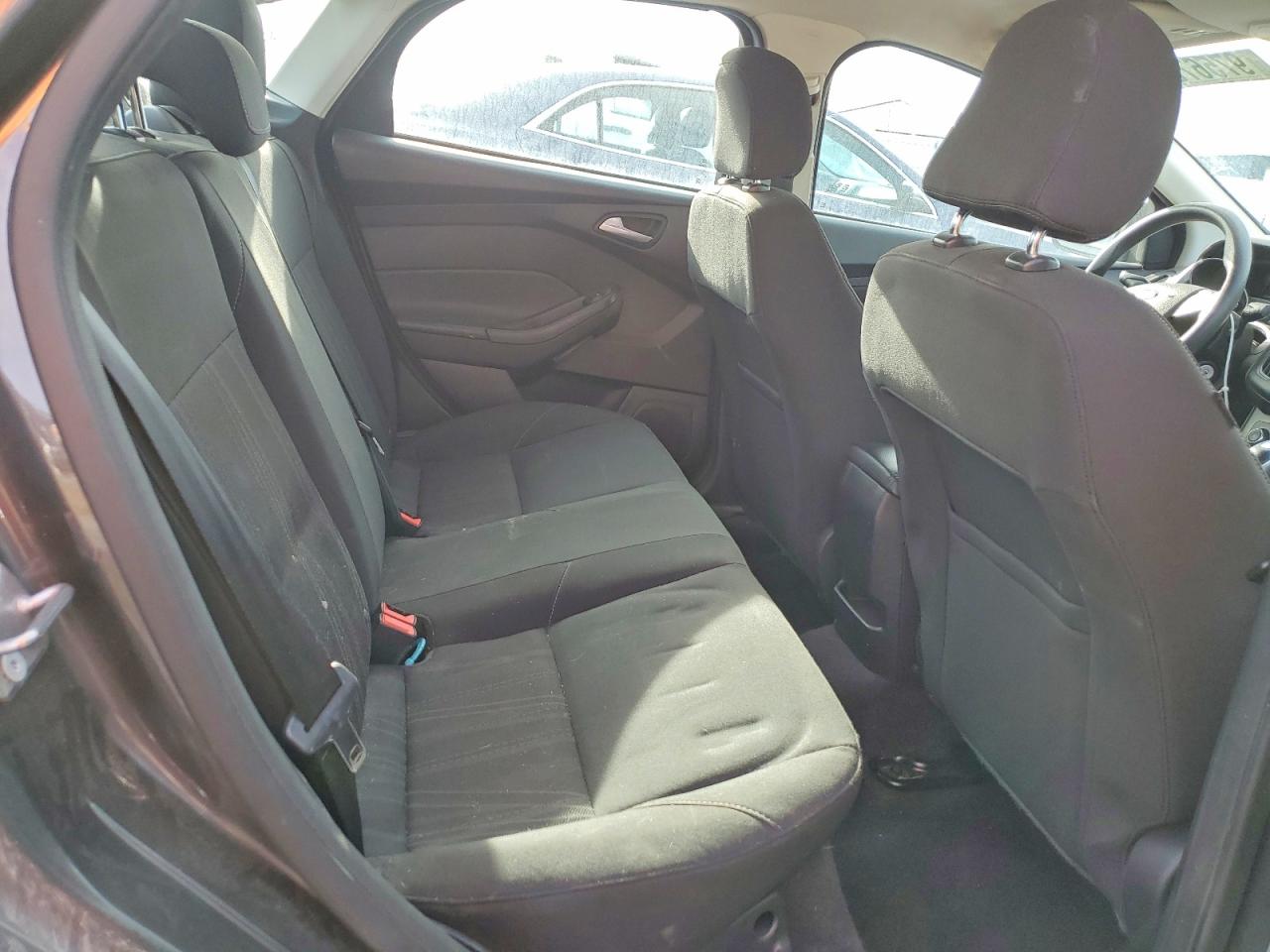 2015 FORD FOCUS SE photo 10