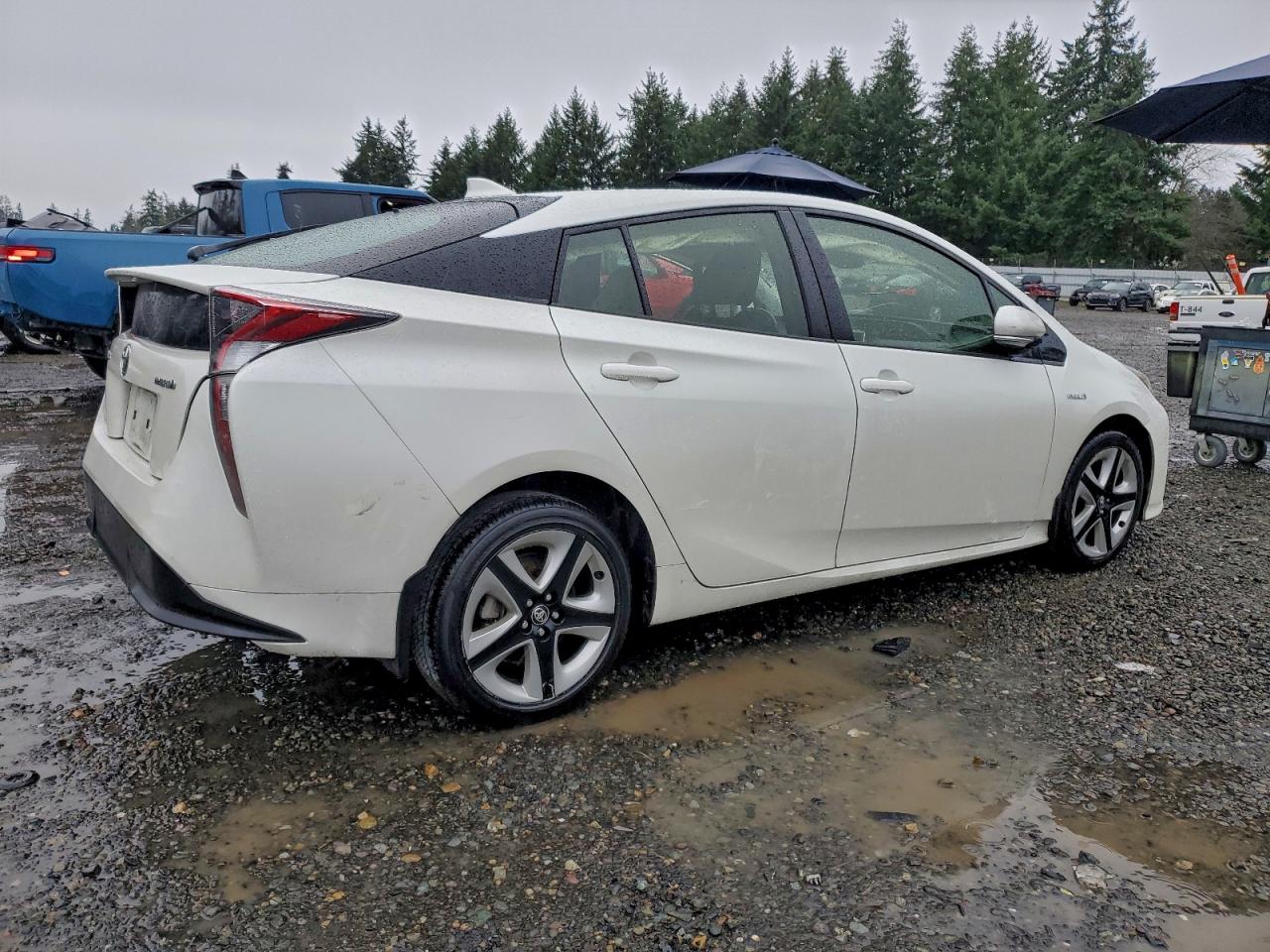 2018 TOYOTA PRIUS photo 3