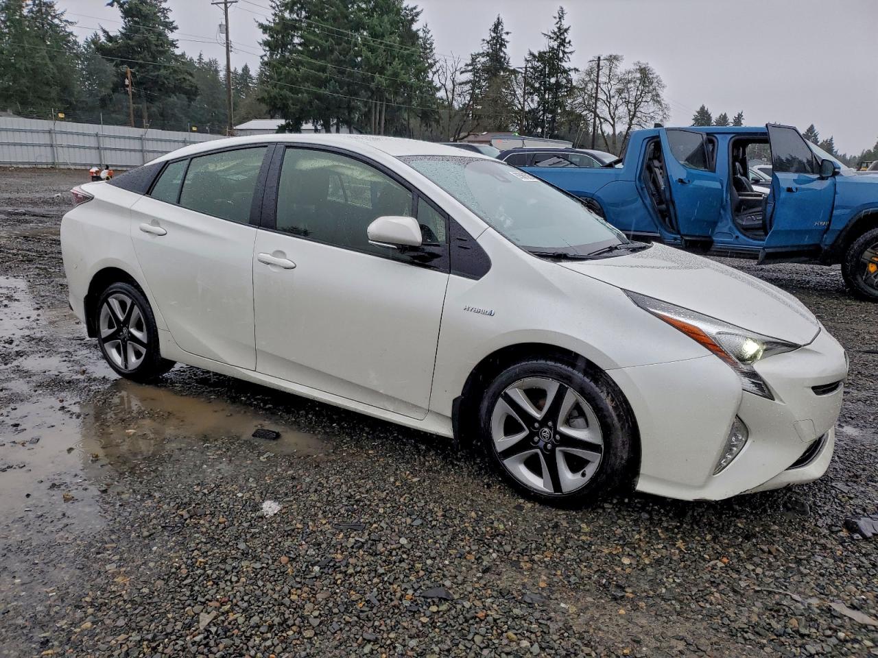 2018 TOYOTA PRIUS photo 4