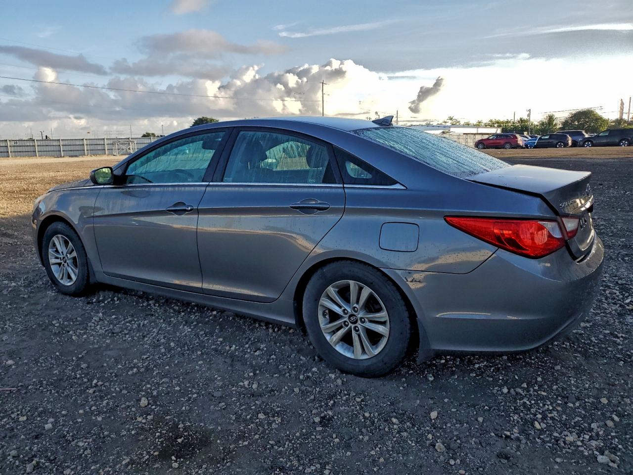 2013 HYUNDAI SONATA GLS photo 2