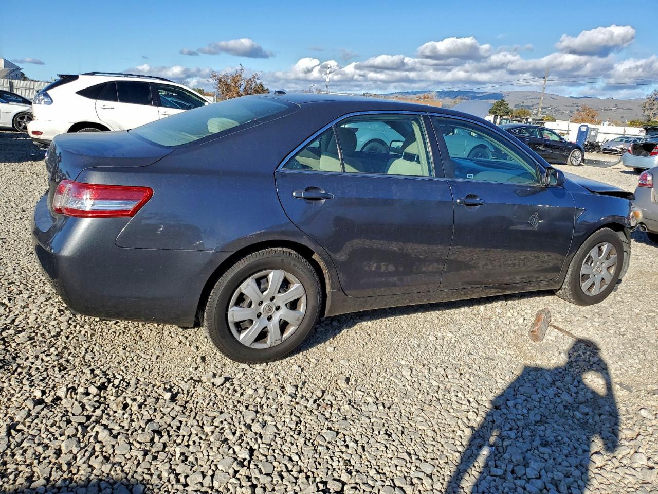 2011 TOYOTA CAMRY BASE photo 3