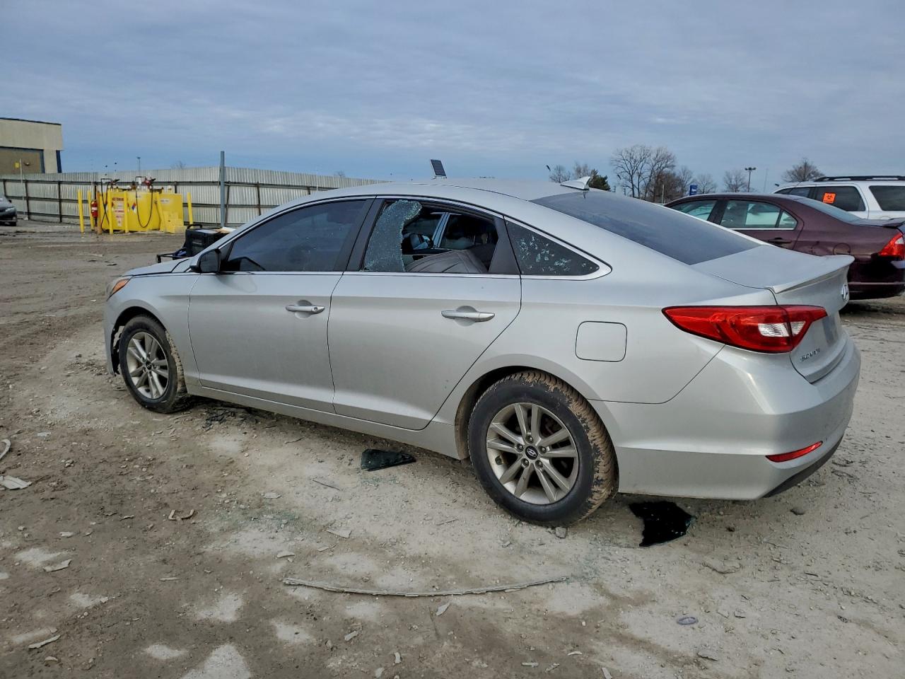 2015 HYUNDAI SONATA SE photo 2