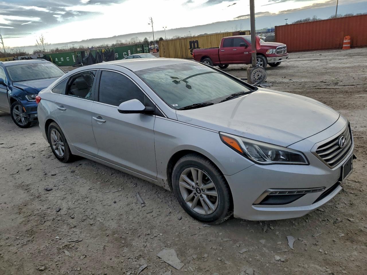 2015 HYUNDAI SONATA SE photo 4