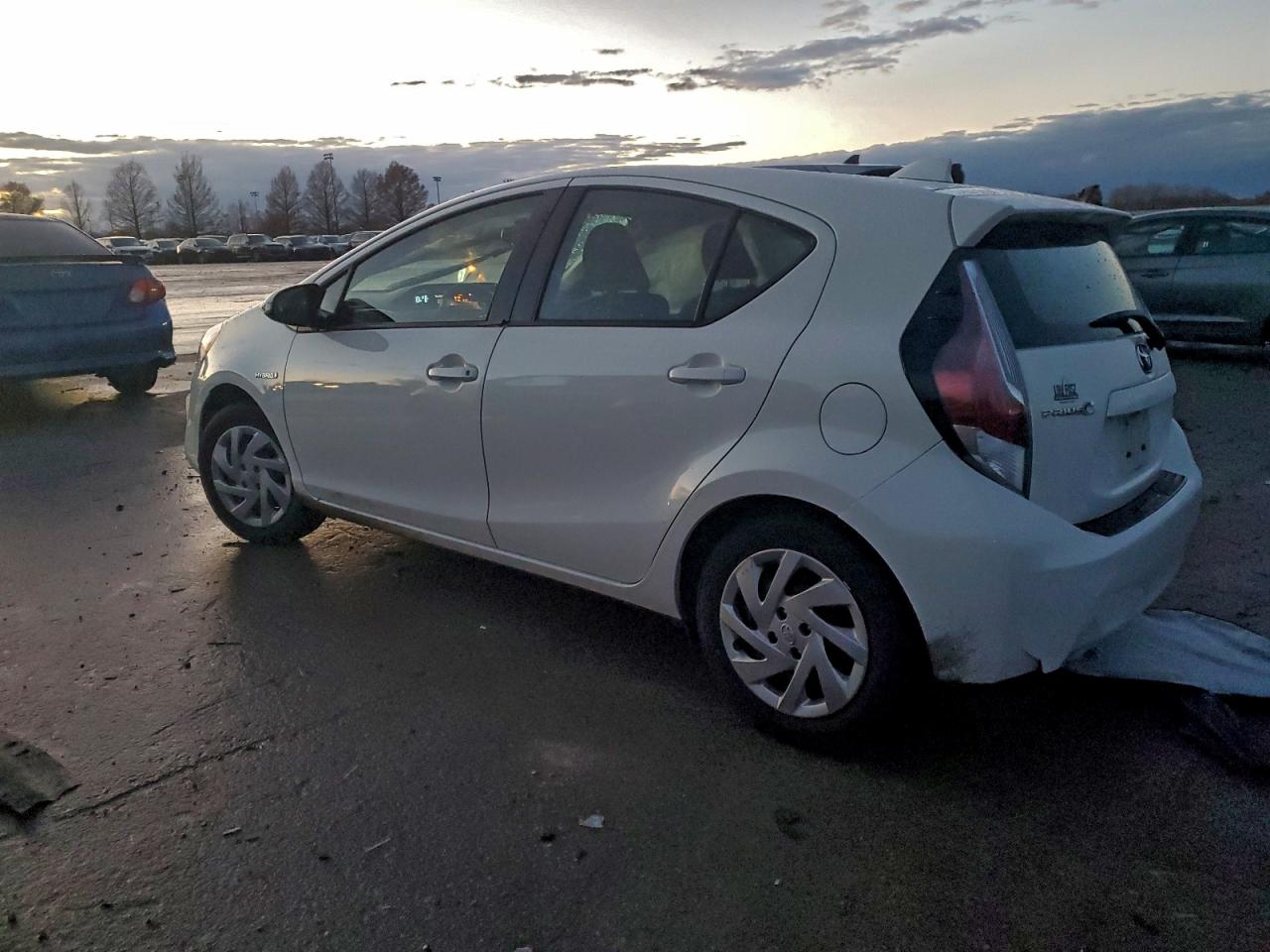 2015 TOYOTA PRIUS C photo 3