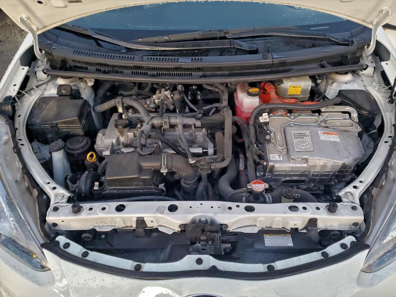 2015 TOYOTA PRIUS C photo 21
