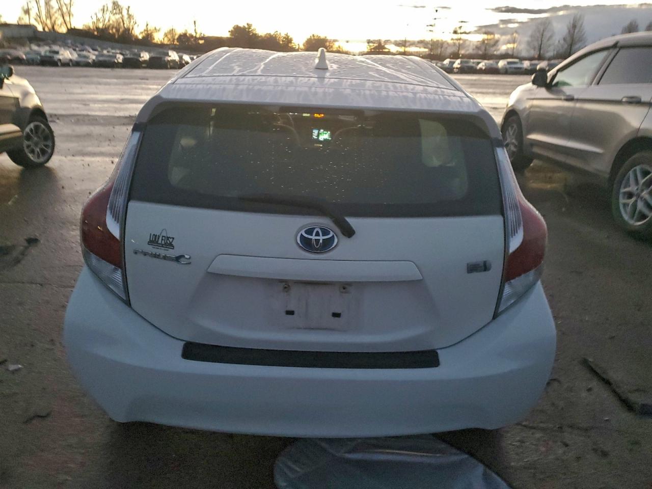2015 TOYOTA PRIUS C photo 11