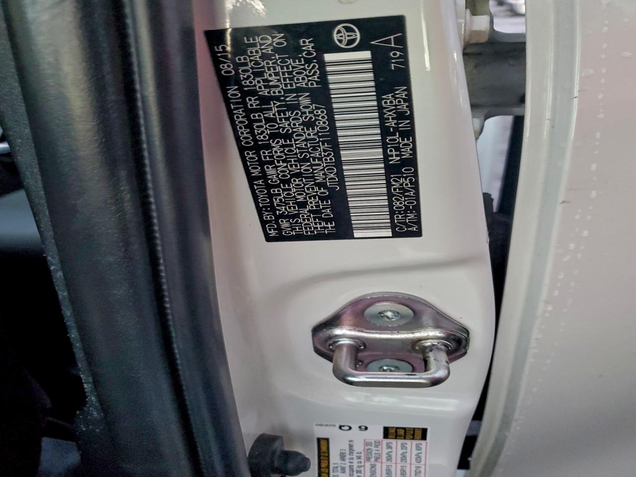 2015 TOYOTA PRIUS C photo 23