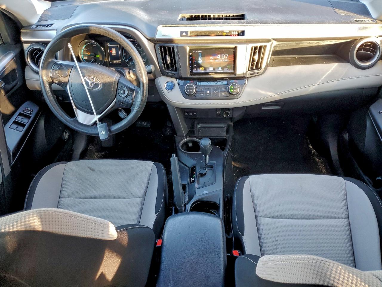 2018 TOYOTA RAV4 HV LE photo 15