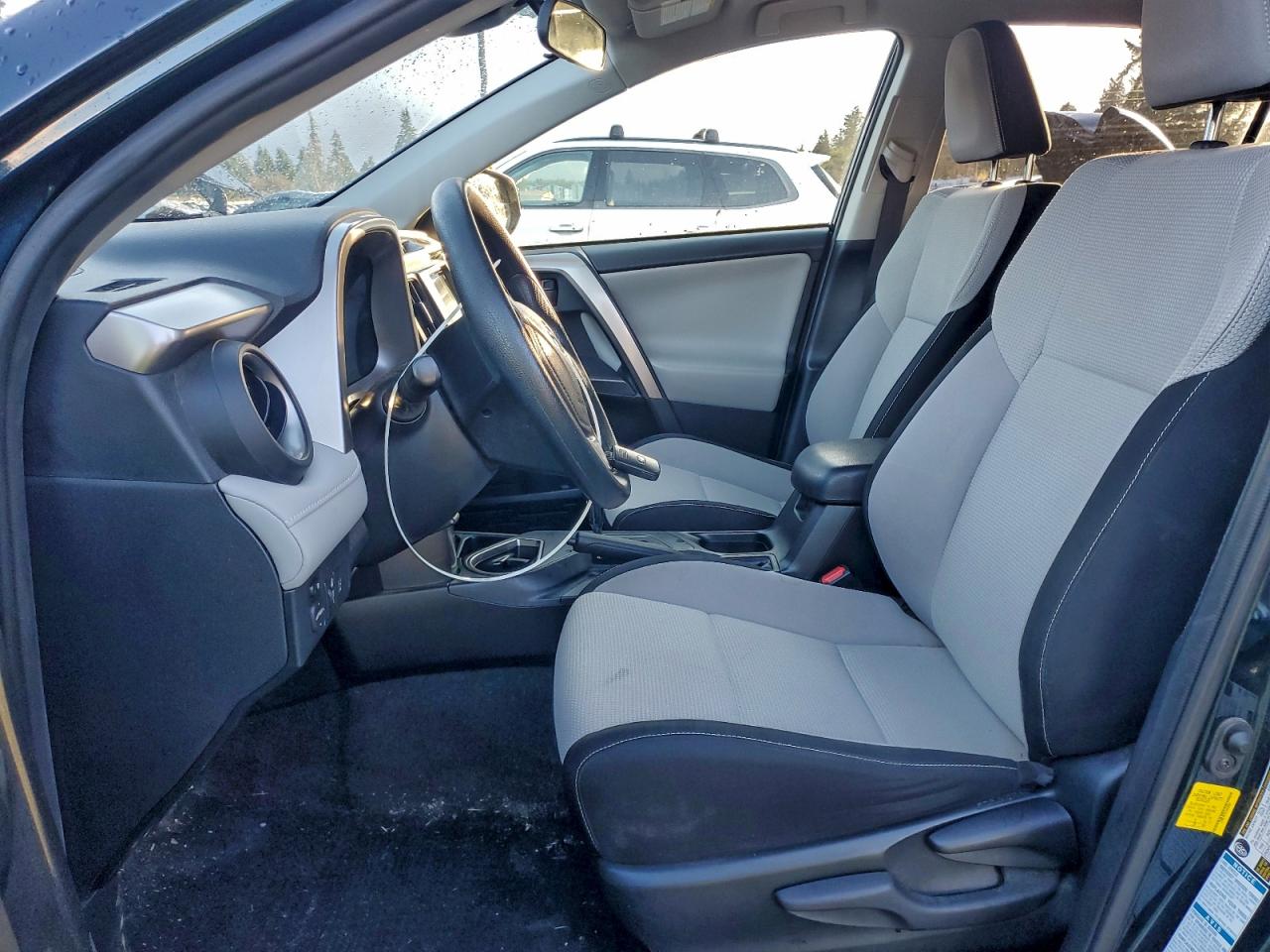 2018 TOYOTA RAV4 HV LE photo 13