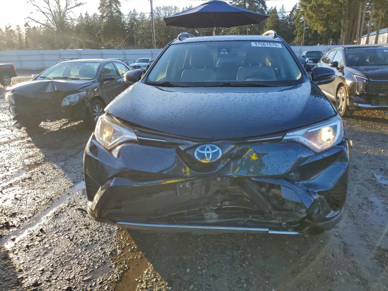 2018 TOYOTA RAV4 HV LE photo 9