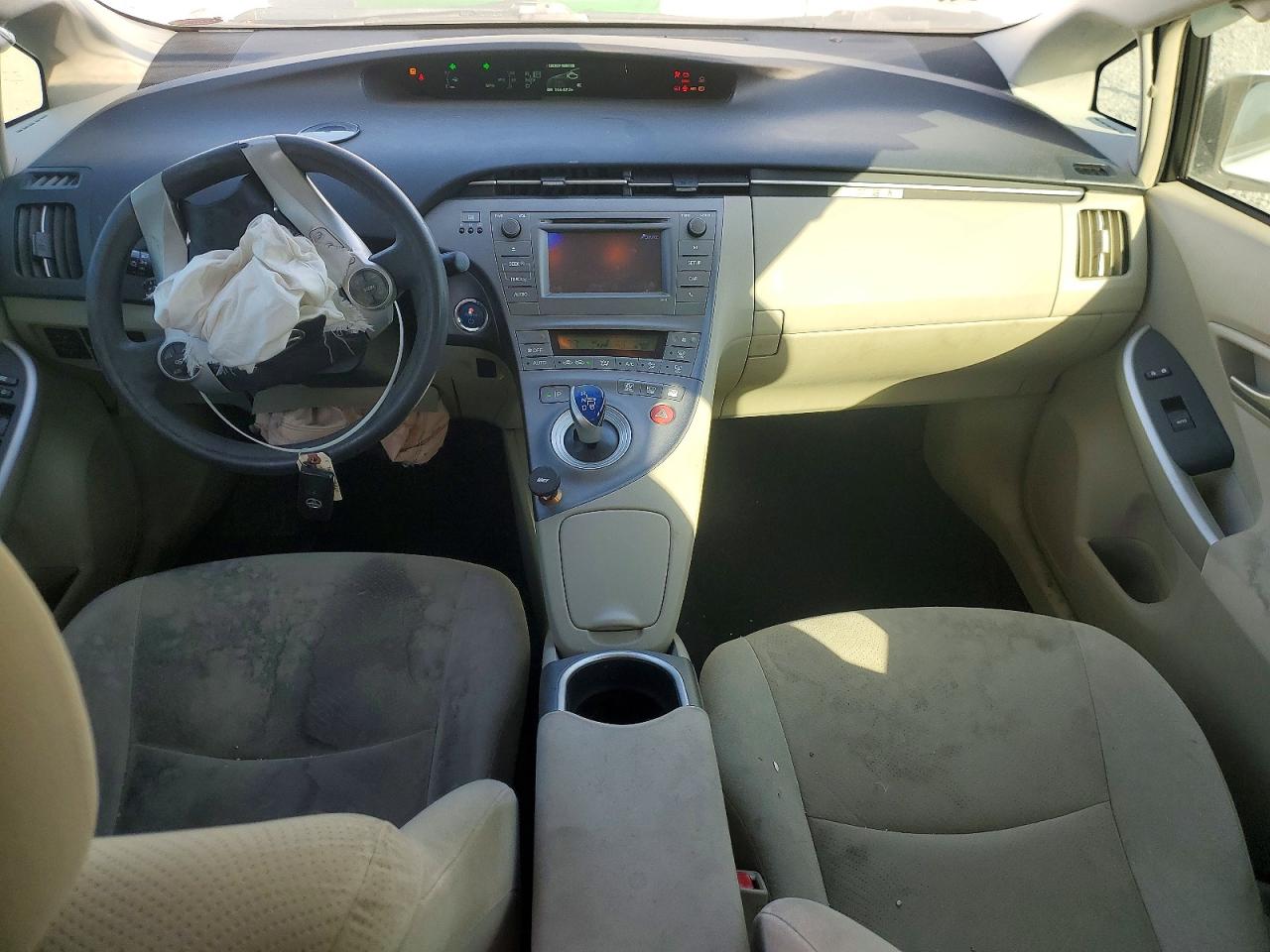 2014 TOYOTA PRIUS photo 8