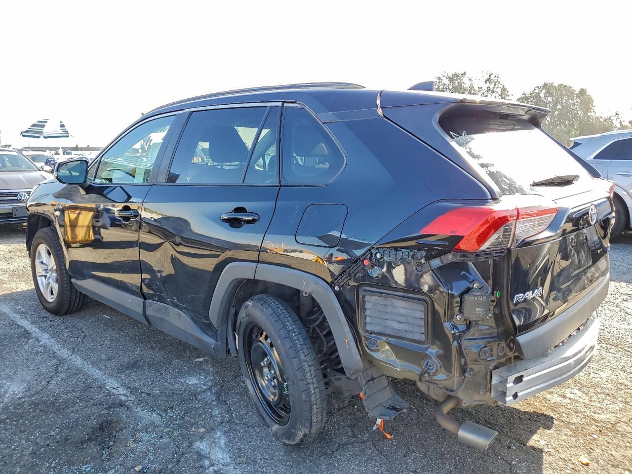 2021 TOYOTA RAV4 XLE photo 2