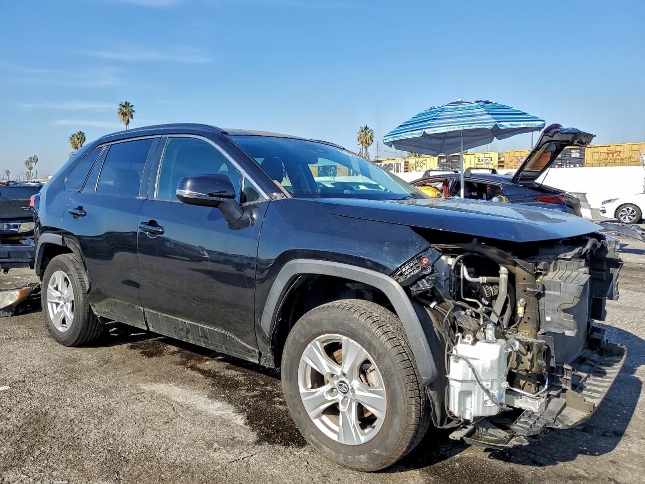2021 TOYOTA RAV4 XLE photo 4