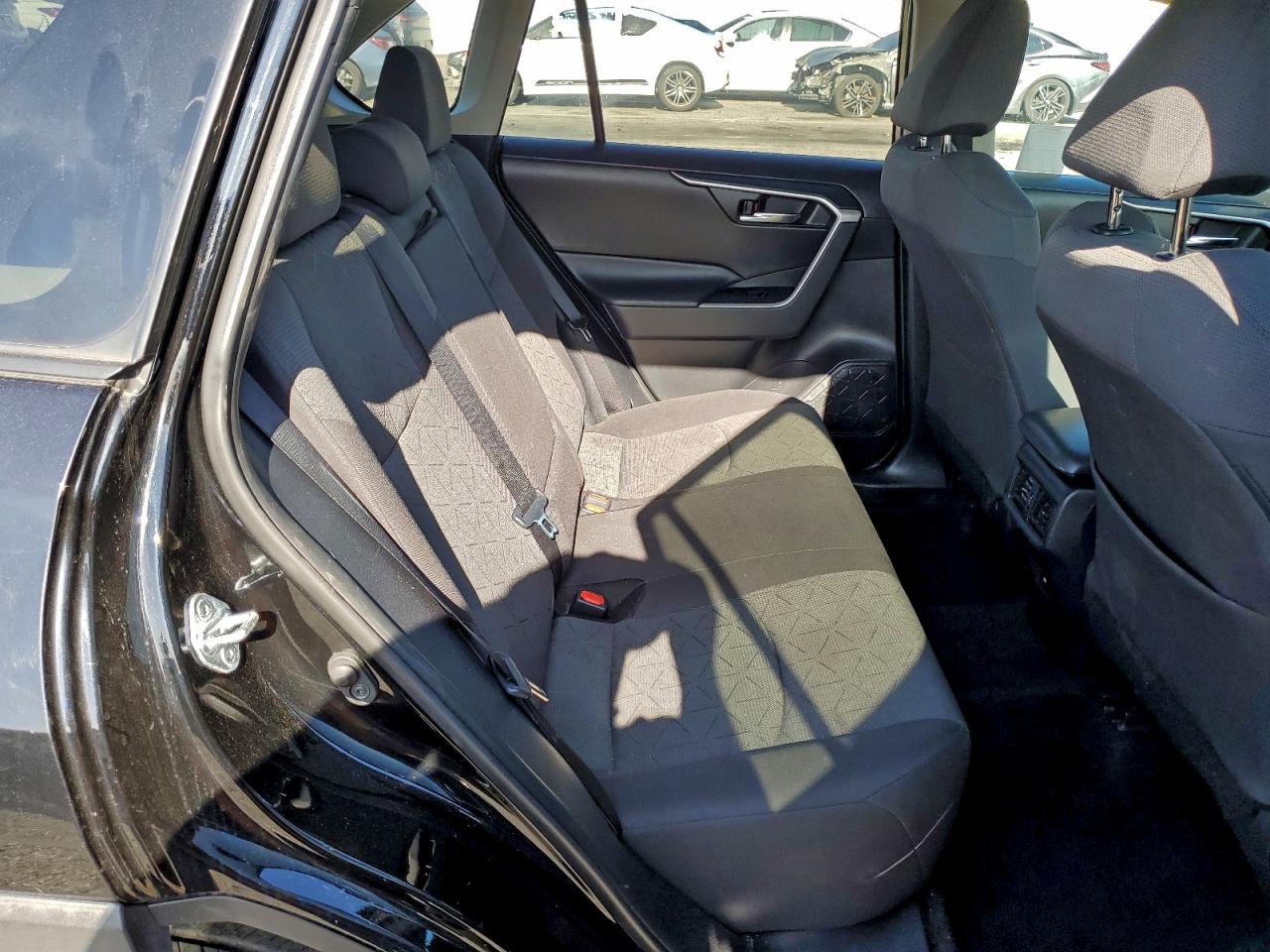 2021 TOYOTA RAV4 XLE photo 11