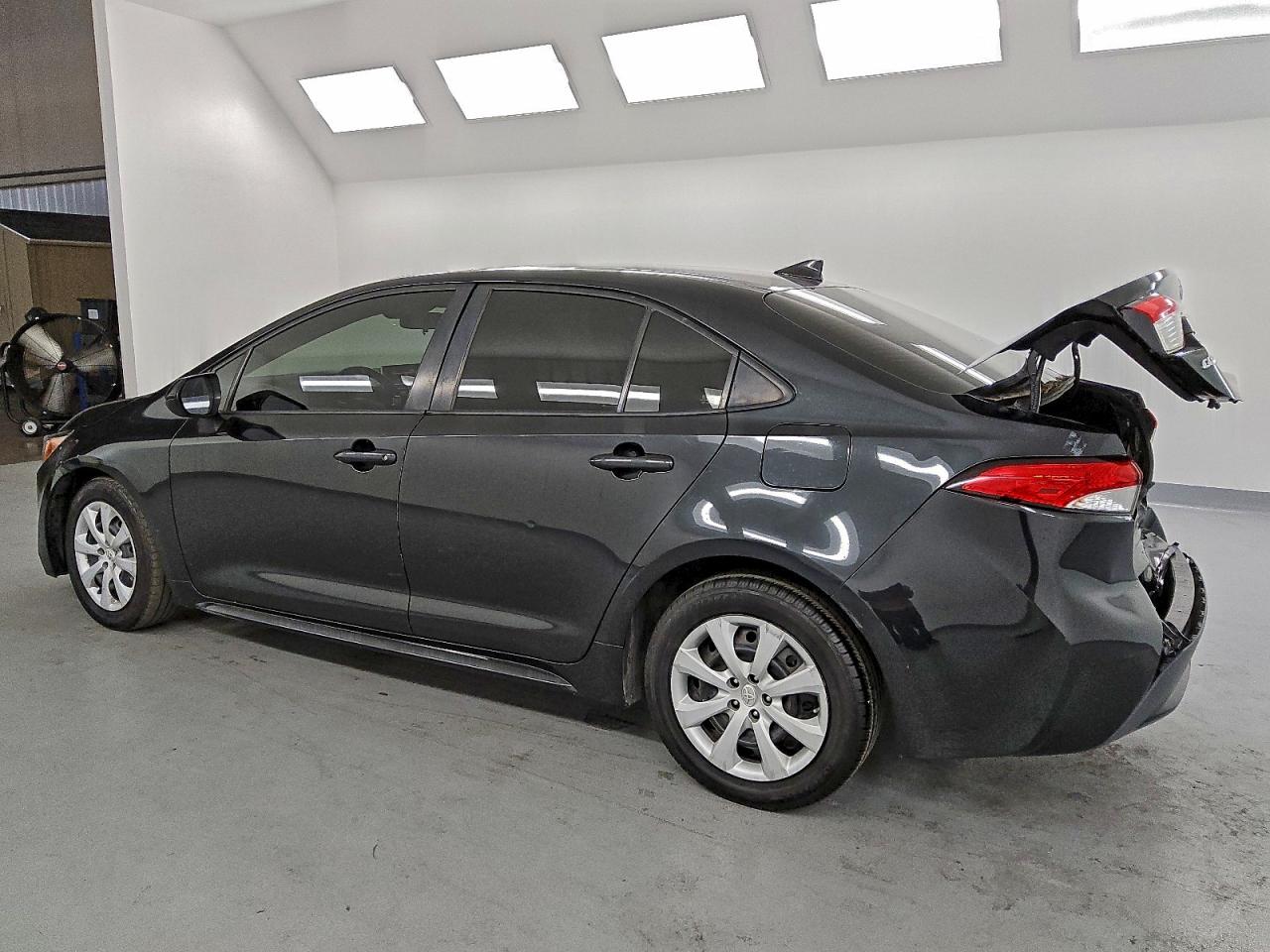 2020 TOYOTA COROLLA LE photo 2