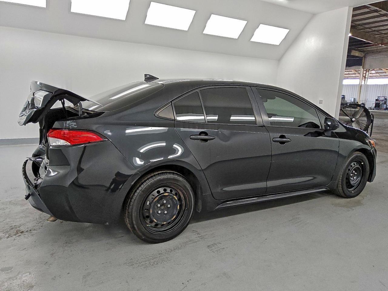 2020 TOYOTA COROLLA LE photo 3