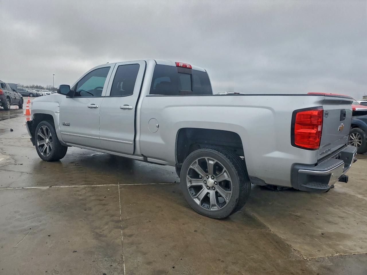 2018 CHEVROLET SILVERADO C1500 LT photo 2