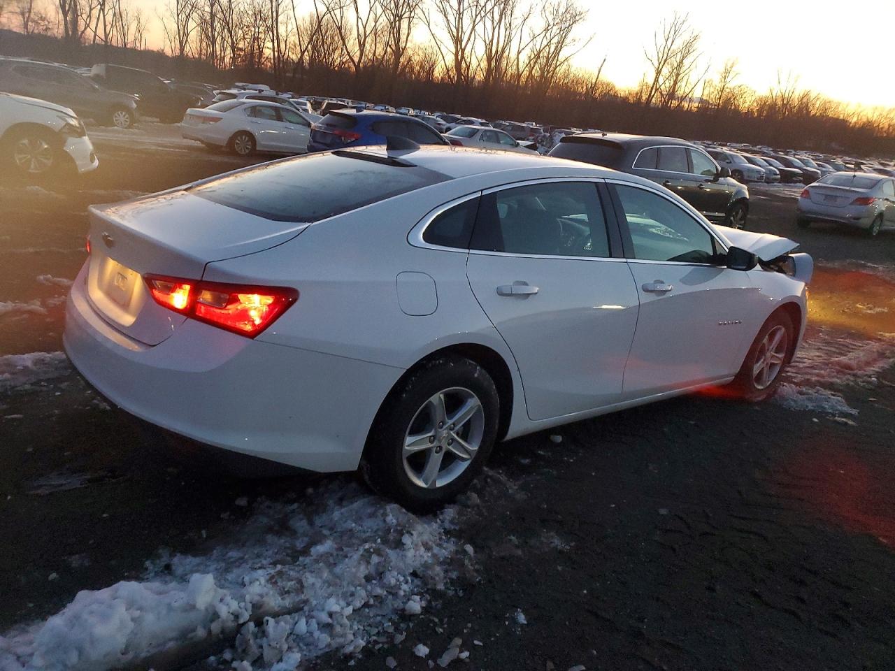 2024 CHEVROLET MALIBU LS photo 3