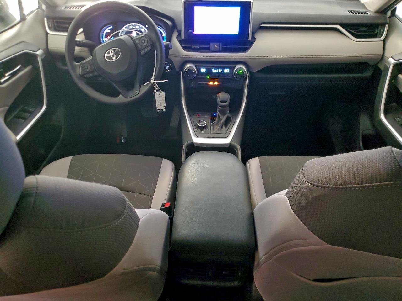 2024 TOYOTA RAV4 XLE photo 8
