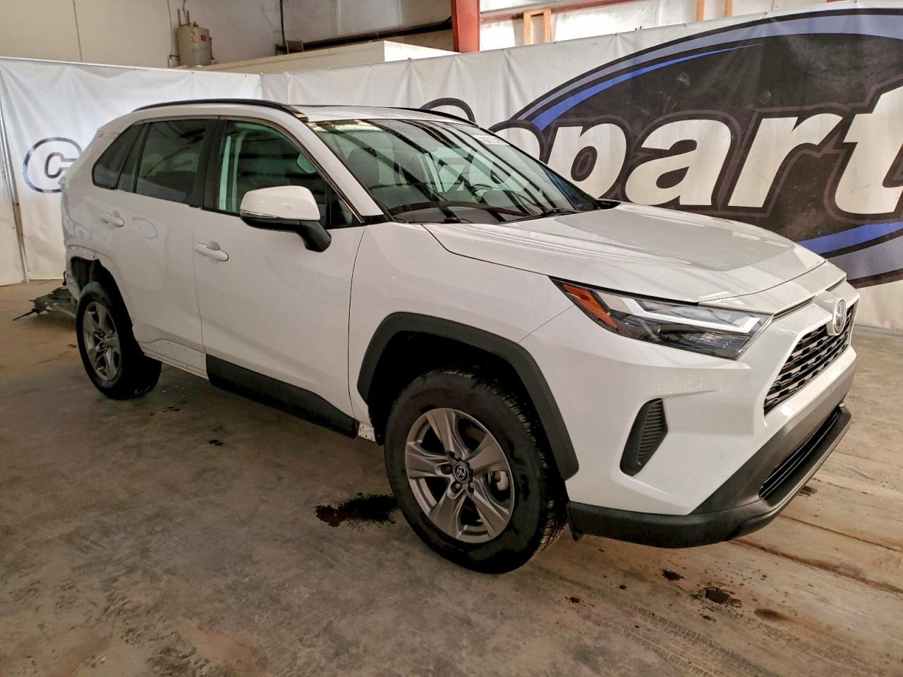 2024 TOYOTA RAV4 XLE photo 4