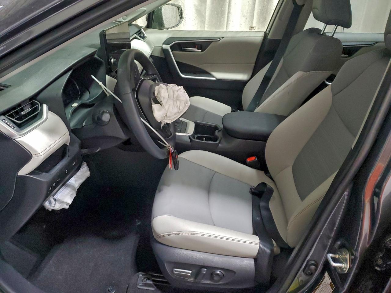 2025 TOYOTA RAV4 XLE PREMIUM photo 7