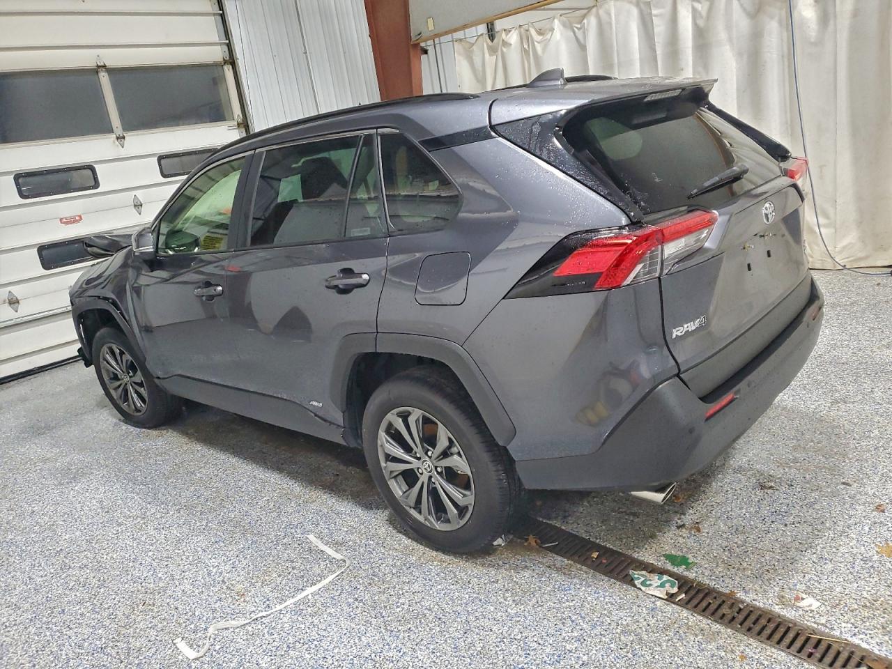 2025 TOYOTA RAV4 XLE PREMIUM photo 2