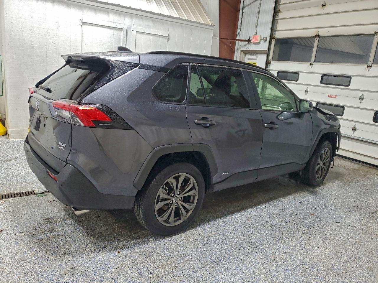 2025 TOYOTA RAV4 XLE PREMIUM photo 3