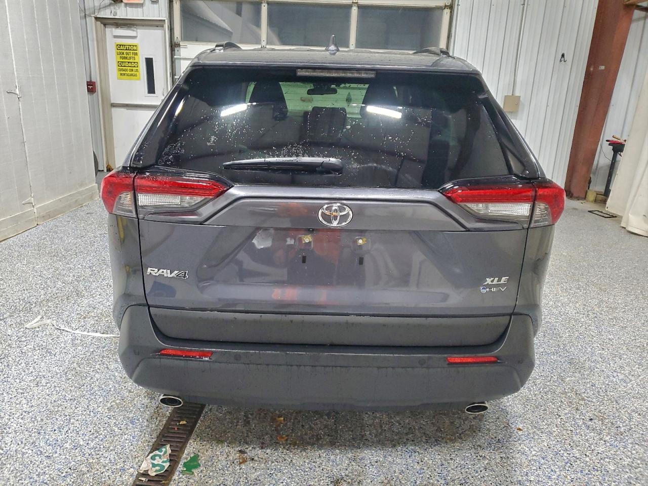 2025 TOYOTA RAV4 XLE PREMIUM photo 6
