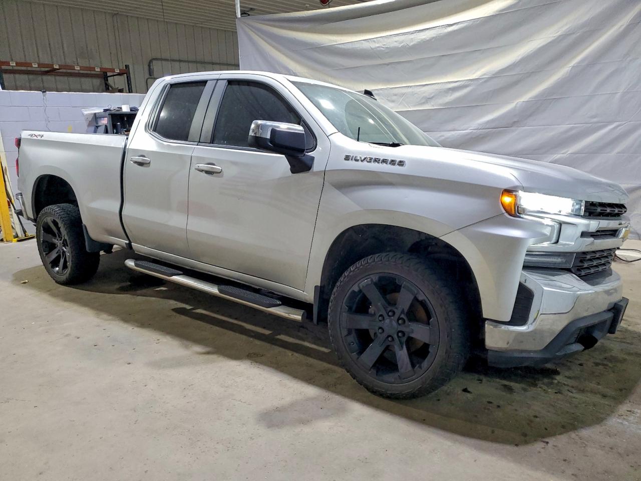 2019 CHEVROLET SILVERADO K1500 LT photo 4