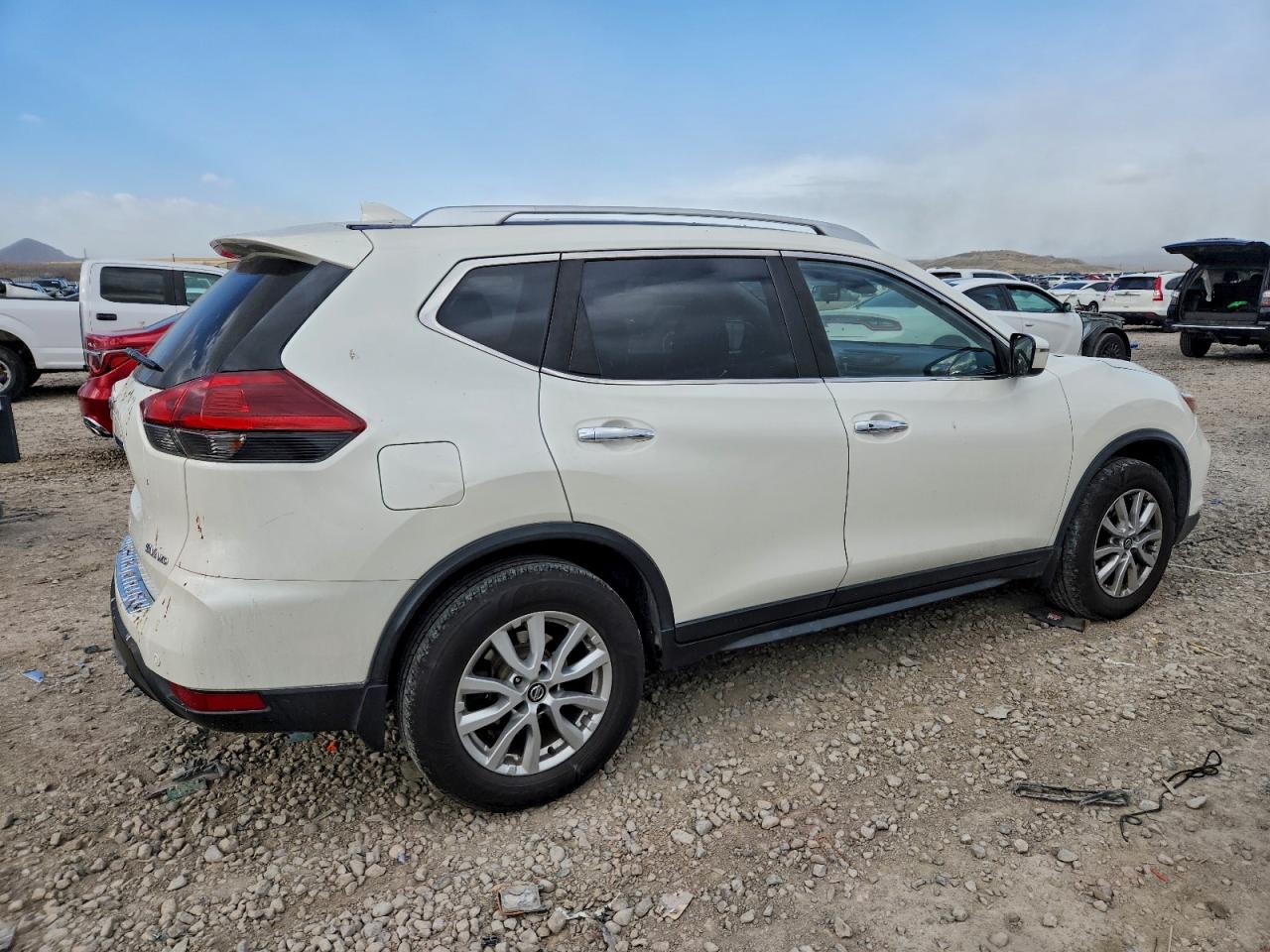 2019 NISSAN ROGUE S photo 5