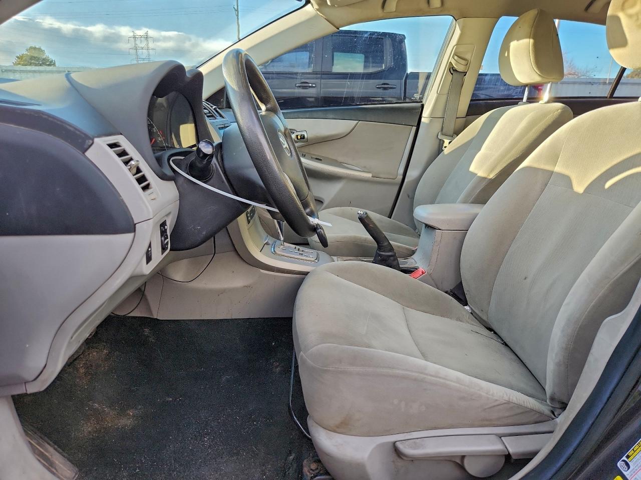 2012 TOYOTA COROLLA LE photo 19