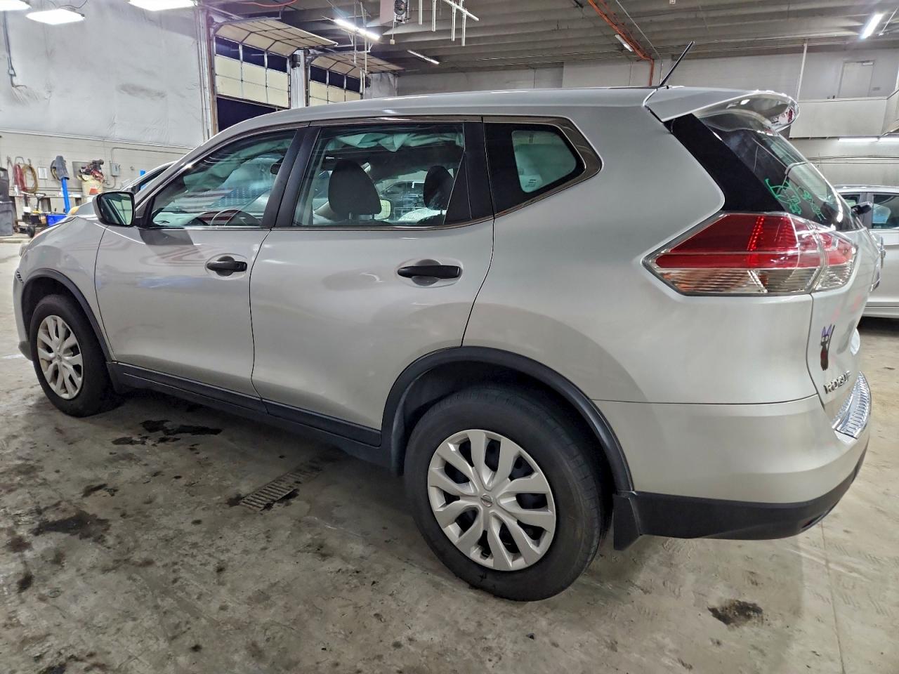 2016 NISSAN ROGUE S photo 2